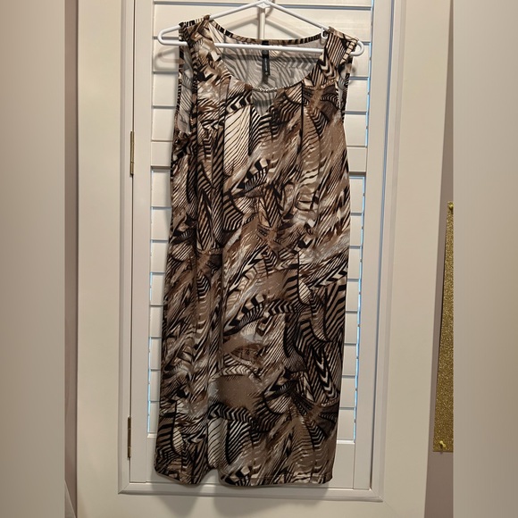 Nice print metal gold decor on front flows nice on the body feels good on - Picture 1 of 3